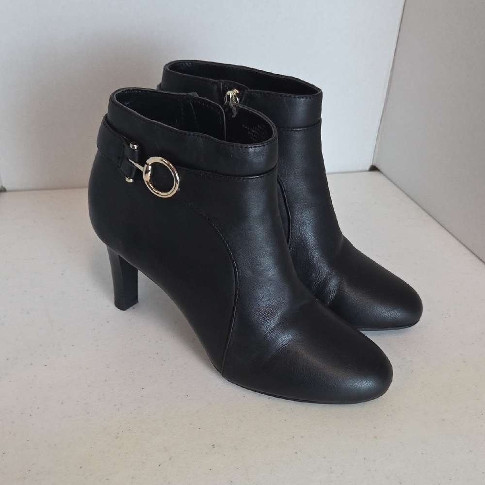 Dandolino Classic Women Black Ankle Booties Size 7 with Gold Accent